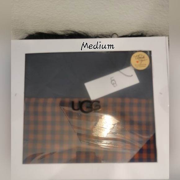 Nwt...UGG Men's pajama set. - Picture 3 of 4